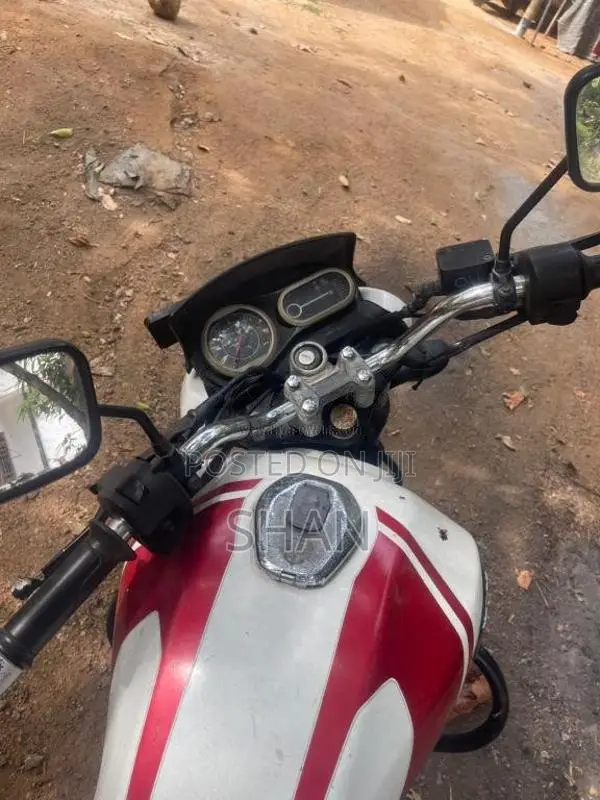 Bajaj V15 2016 Motorbike (Used)