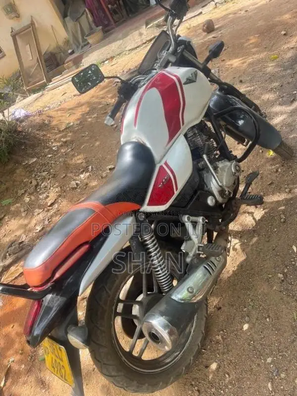 Bajaj V15 2016 Motorbike (Used)