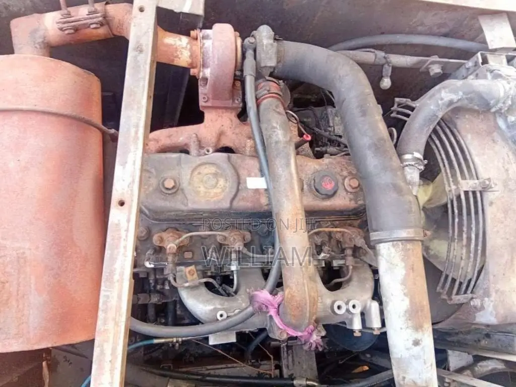 Hitachi Excavator EX 120-2 2001 Heavy-Duty (Used)