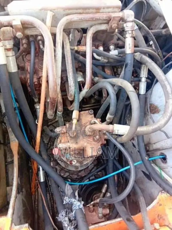Hitachi Excavator EX 120-2 2001 Heavy-Duty (Used)