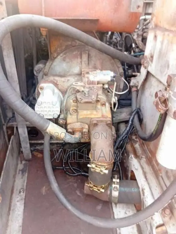 Hitachi Excavator EX 120-2 2001 Heavy-Duty (Used)