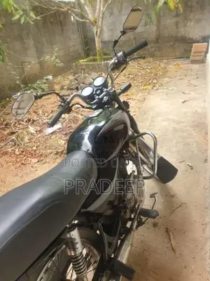 Bajaj Boxer 2003 Motorbike (Used)