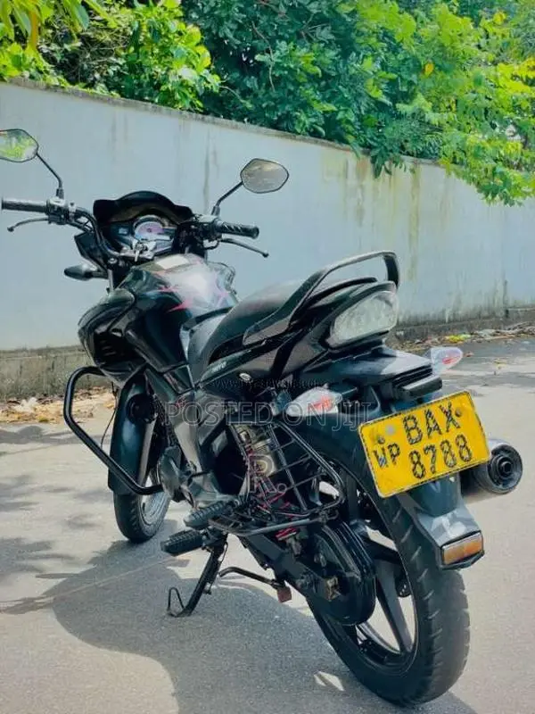 Hero Hunk 2014 Motorbike (Used)