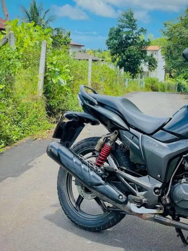 Hero Hunk 2014 Motorbike (Used)