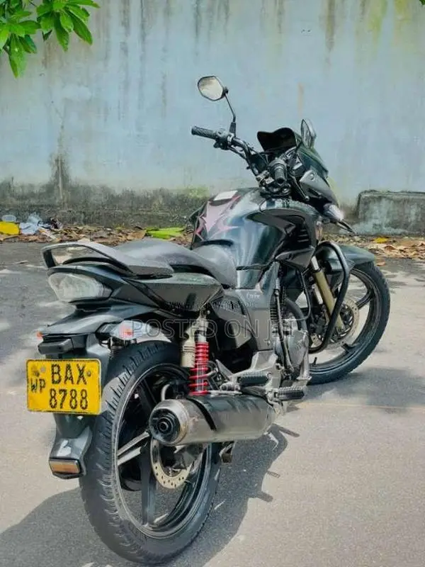 Hero Hunk 2014 Motorbike (Used)