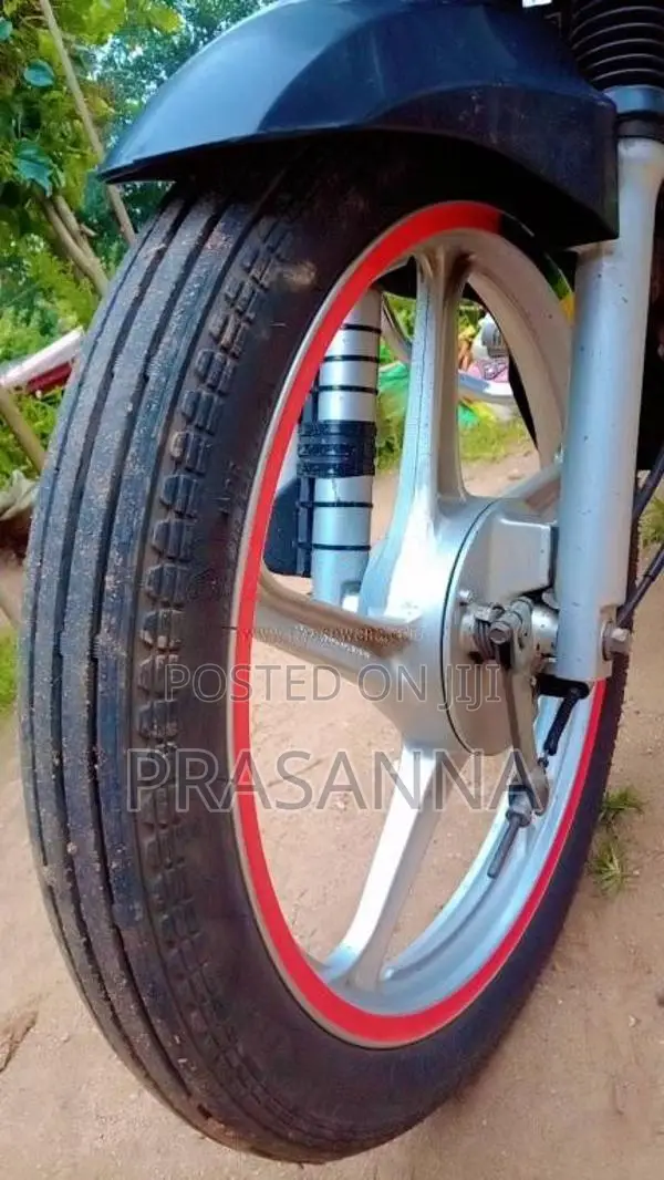 Hero Deluxe 2016 Motorbike (Used)