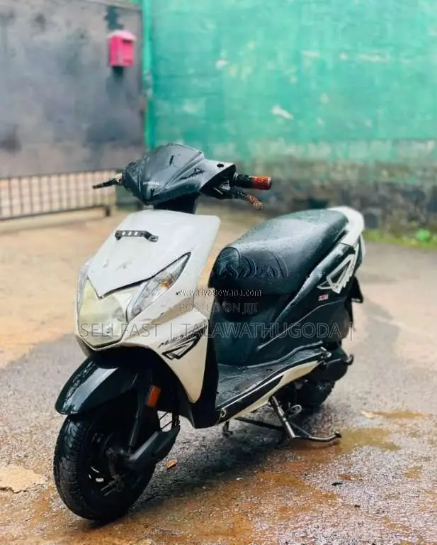 Honda DIO 2015 Motorbike (Used)