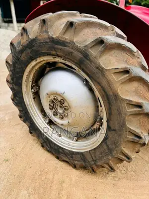 Massey-Ferguson 240 1990 Tractor (Used)
