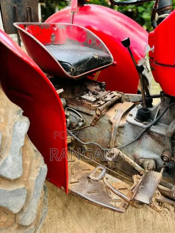 Massey-Ferguson 240 1990 Tractor (Used)