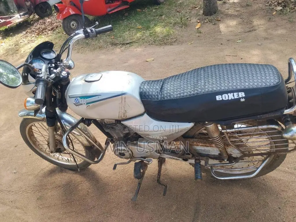 Bajaj Boxer 2004 Motorbike (Used)