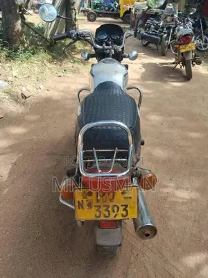 Bajaj Boxer 2004 Motorbike (Used)