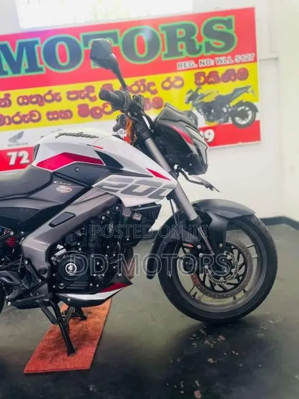 Bajaj Pulsar NS200 2025 Motorbike (Used)