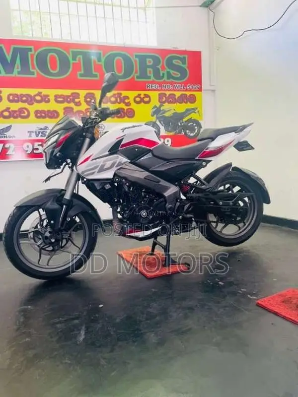 Bajaj Pulsar NS200 2025 Motorbike (Used)