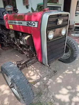 MAN 240 2010 Tractor (Used)