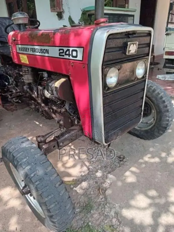 MAN 240 2010 Tractor (Used)