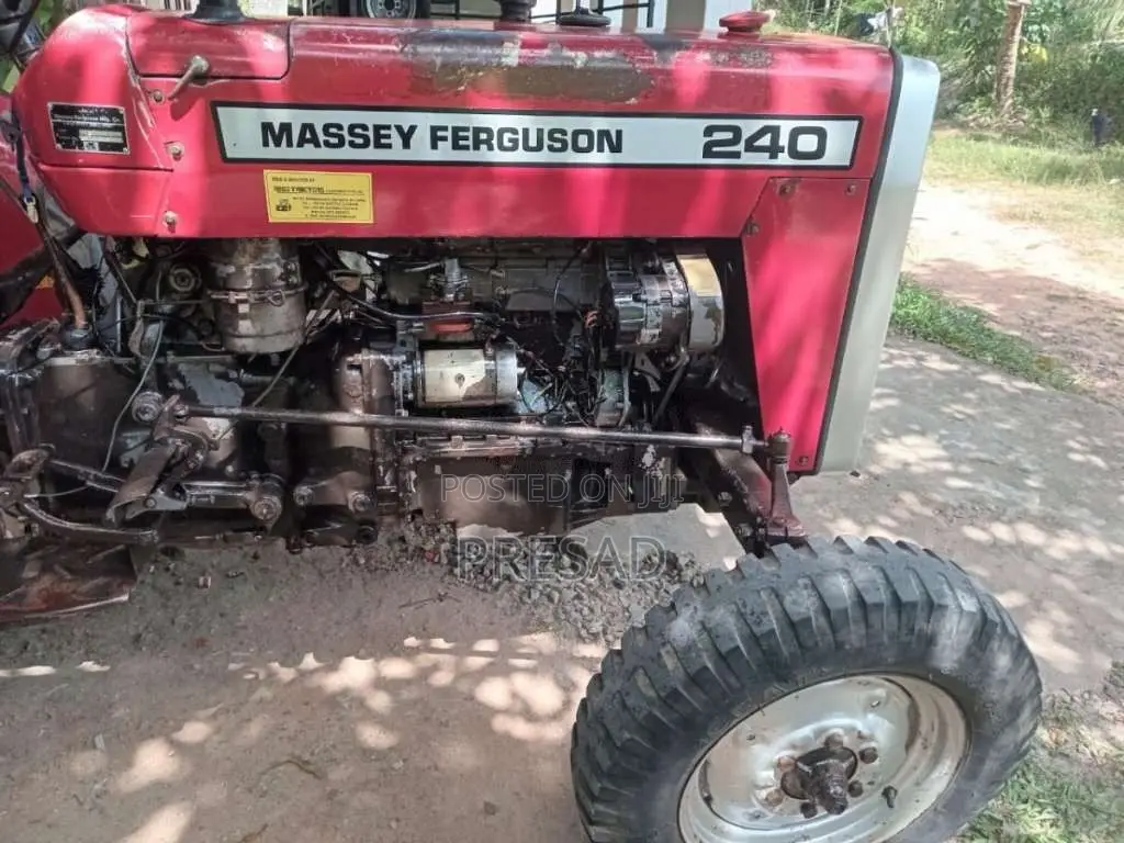 MAN 240 2010 Tractor (Used)