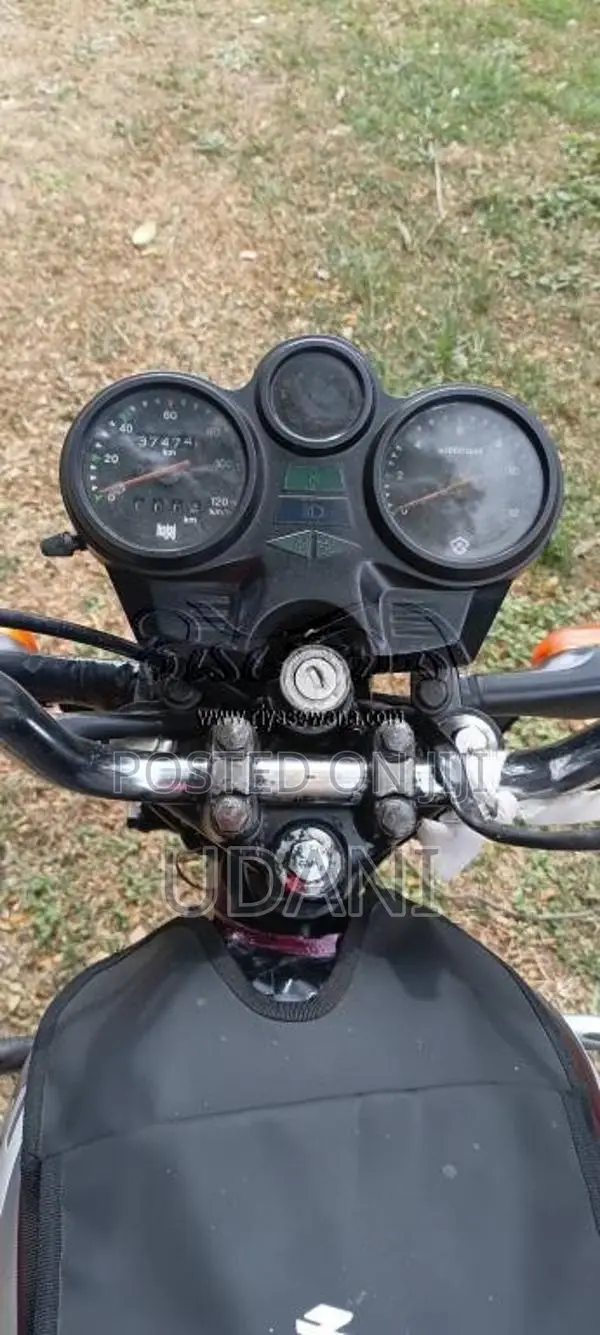 Bajaj Caliber 2004 Motorbike (Used)