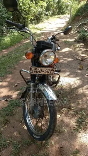 Bajaj Boxer 2002 Motorbike (Used)