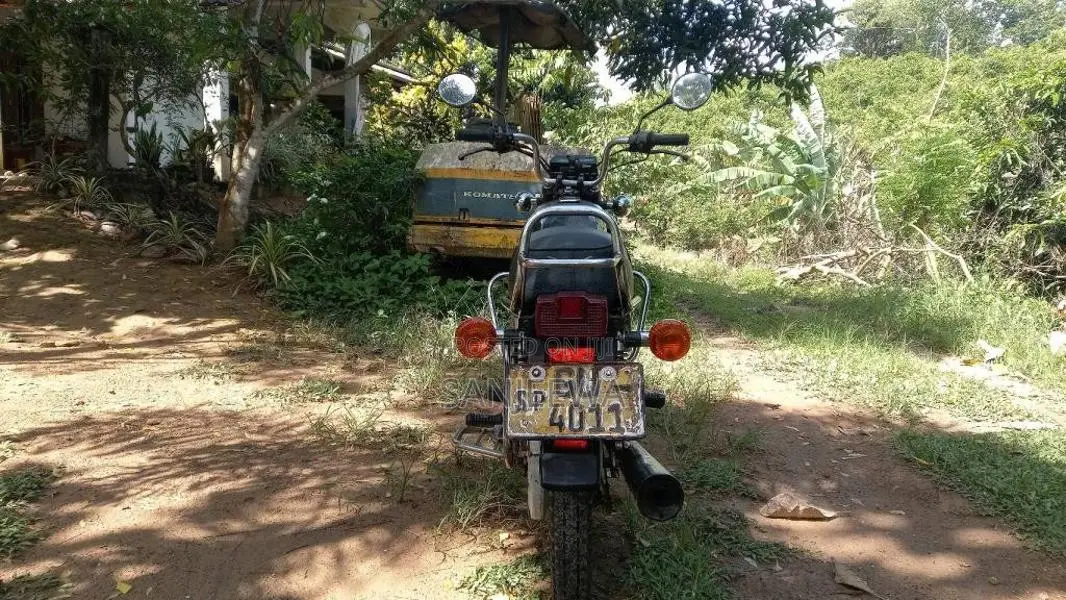 Bajaj Boxer 2002 Motorbike (Used)