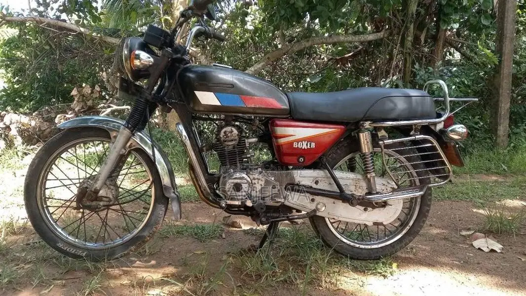 Bajaj Boxer 2002 Motorbike (Used)