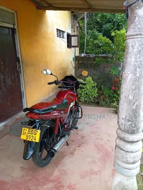 Mahindra Centuro 2015 Motorbike (Used)