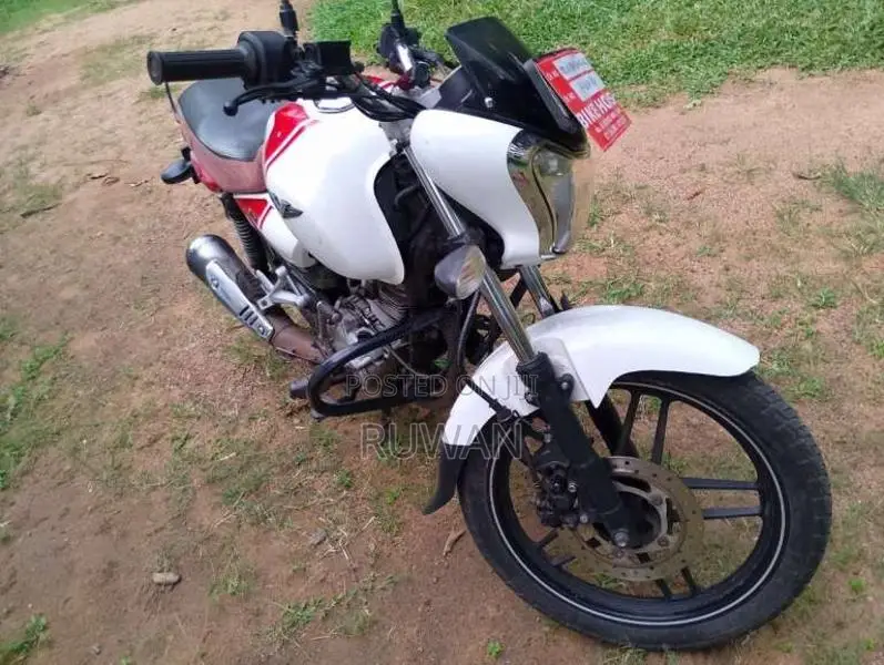 Bajaj V15 2017 Motorbike (Used)