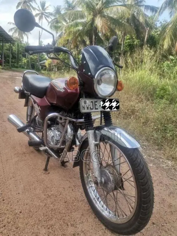 Bajaj Boxer 2004 Motorbike (Used)