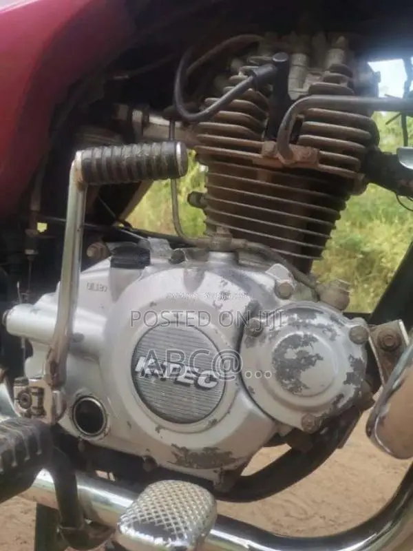 Bajaj Boxer 2004 Motorbike (Used)