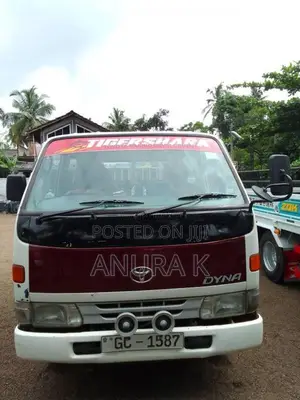Toyota CrewCab Dual Purpose 2000 Crew Cab (Used)
