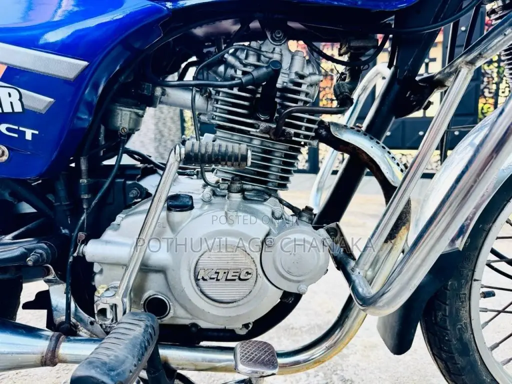 Bajaj Boxer 2006 Motorbike (Used)