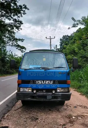 Isuzu ELF 1983 Crew Cab (Used)