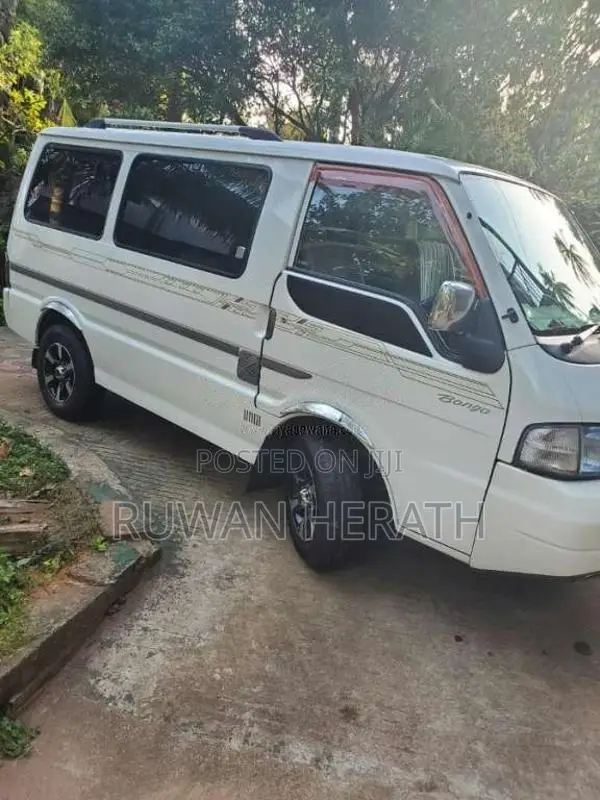 Nissan Bongo 2000 Van (Used)