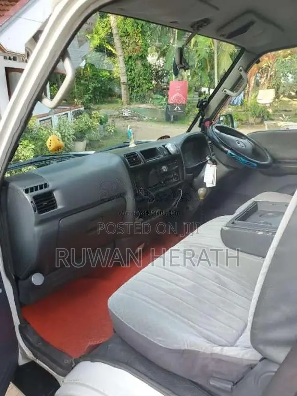 Nissan Bongo 2000 Van (Used)