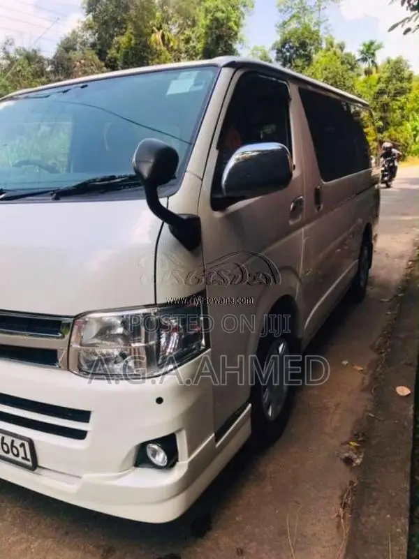 Toyota KDH 2013 Van (Used)