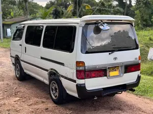 Toyota Dolphin LH172 2000 Van (Used)