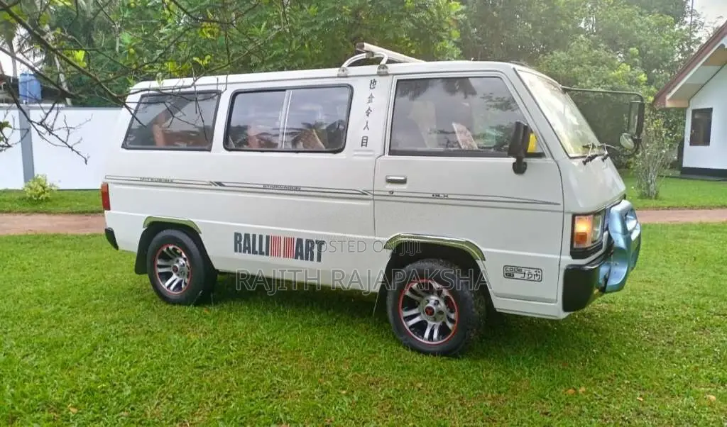 Mitsubishi Delica L300 1982 Van (Used)