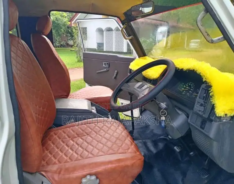 Mitsubishi Delica L300 1982 Van (Used)