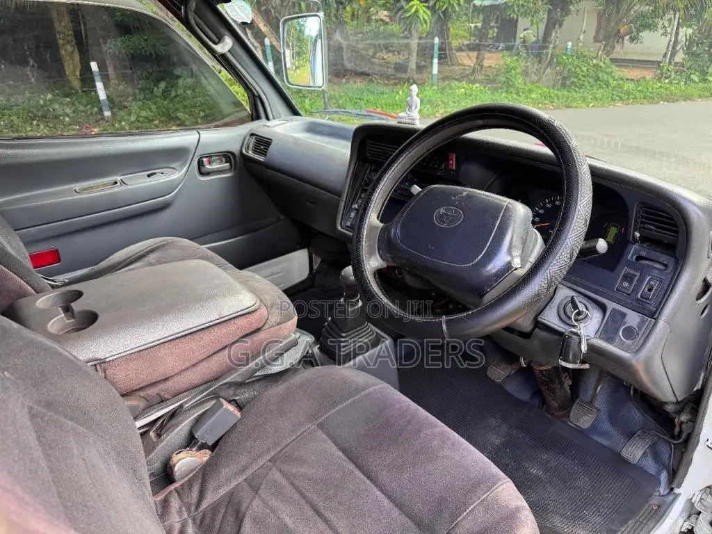 Toyota Dolphin LH172 2000 Van (Used)