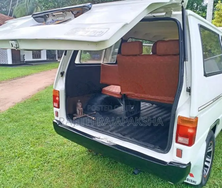 Mitsubishi Delica L300 1982 Van (Used)