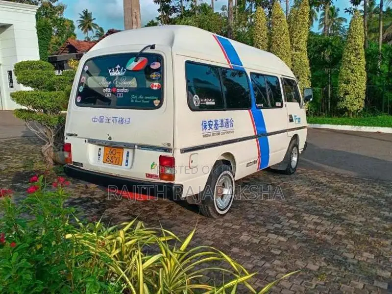 Nissan Caravan VRG 1987 Van (Used)