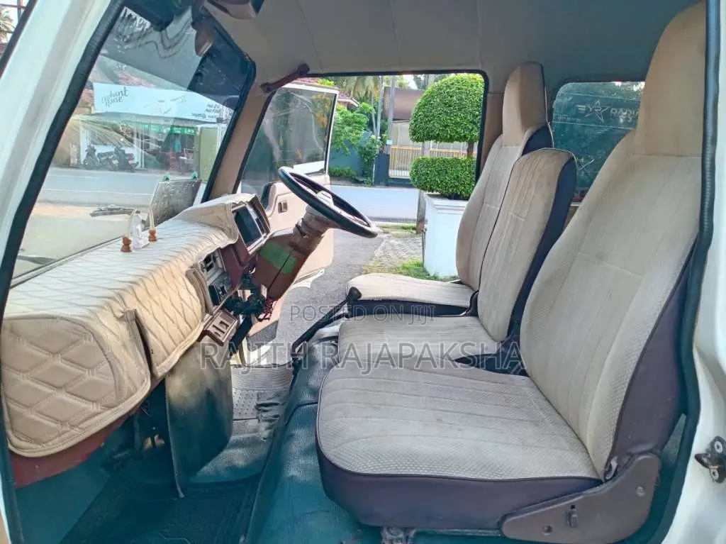 Nissan Caravan VRG 1987 Van (Used)