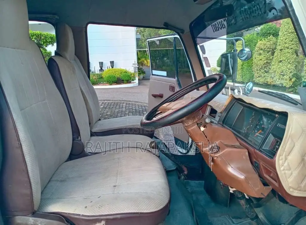Nissan Caravan VRG 1987 Van (Used)