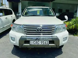 Toyota Land Cruiser Sahara V8 2013 SUV (Used)