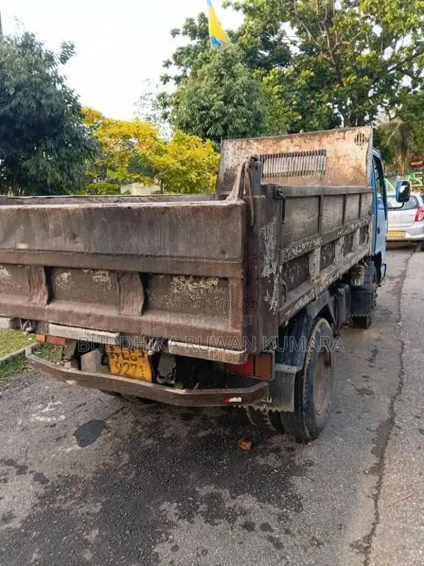 Isuzu Tipper 2001 Lorry (Used)