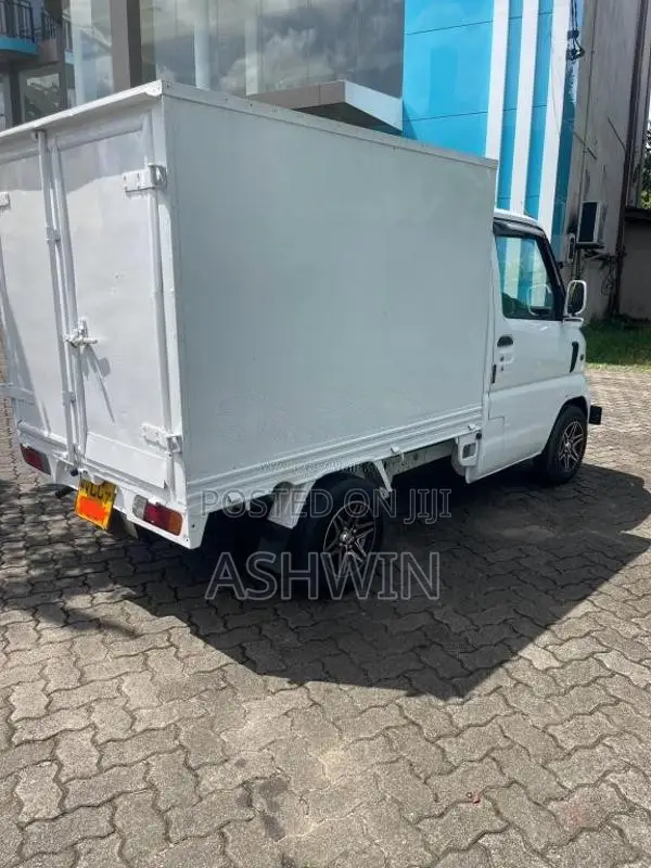 Mitsubishi U61T 2001 Lorry (Used)