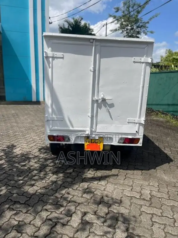 Mitsubishi U61T 2001 Lorry (Used)