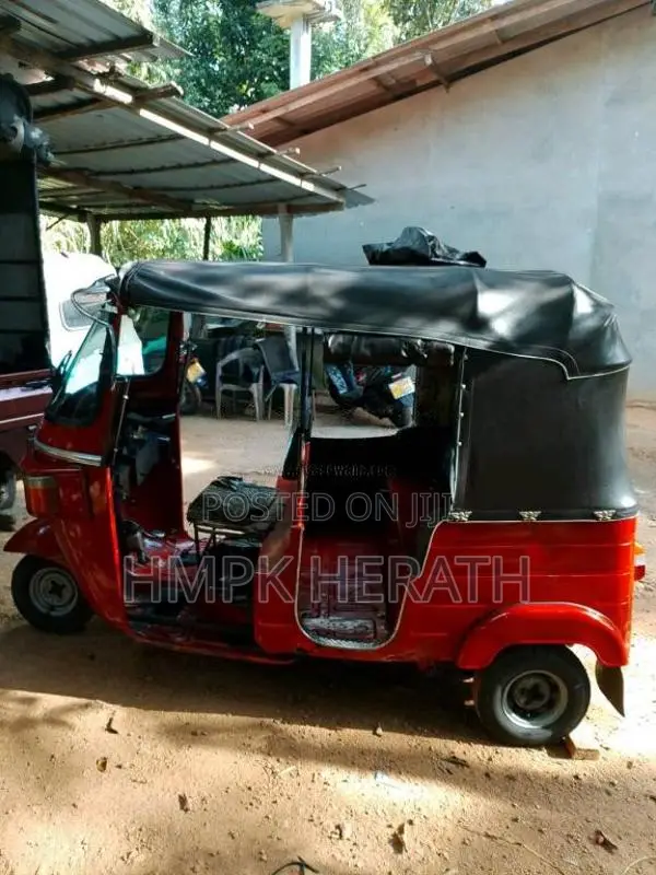 Bajaj RE 205 2011 Three Wheel (Used)