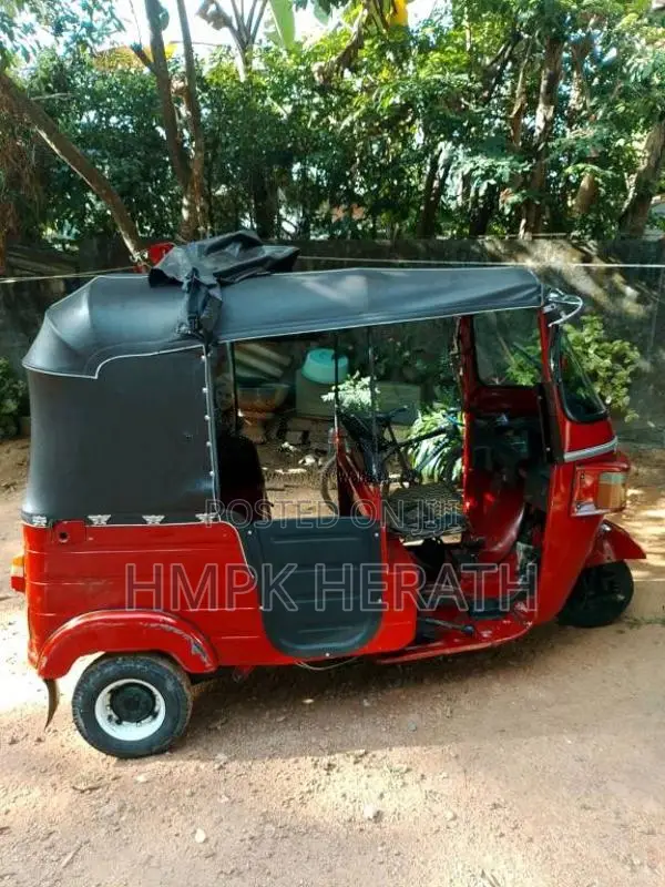 Bajaj RE 205 2011 Three Wheel (Used)