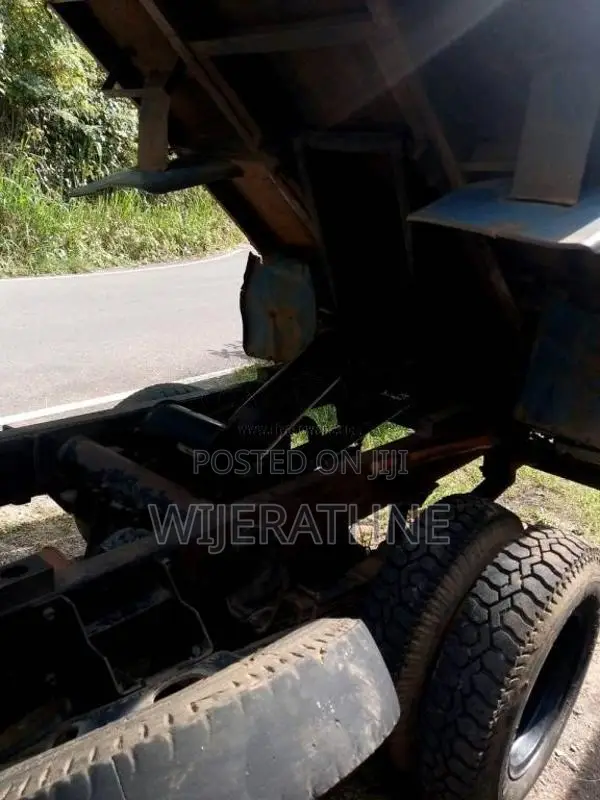 Mitsubishi Tipper 1999 Lorry (Used)
