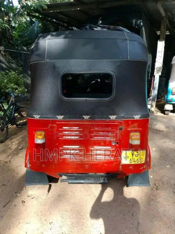 Bajaj RE 205 2011 Three Wheel (Used)